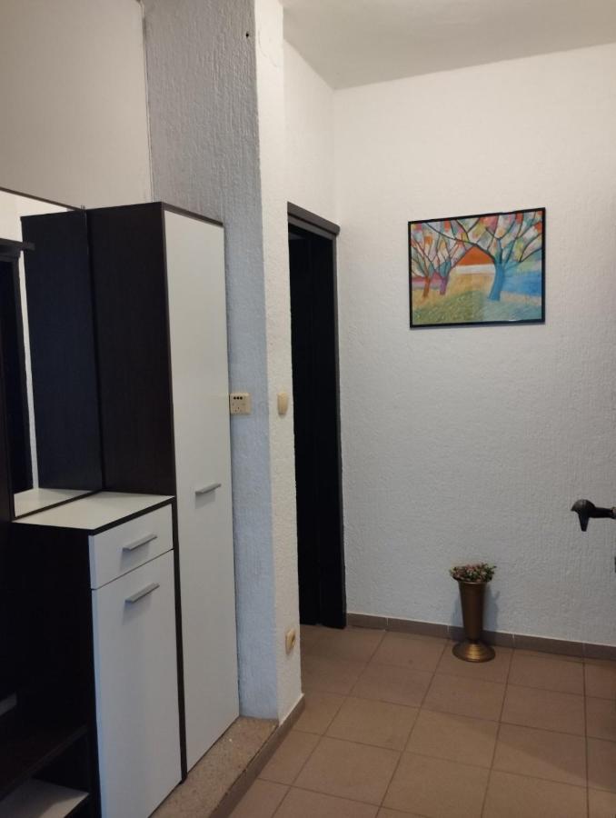 Apartments Vila Lavanda Omisalj ภายนอก รูปภาพ