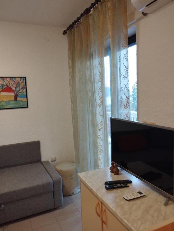 Apartments Vila Lavanda Omisalj ภายนอก รูปภาพ