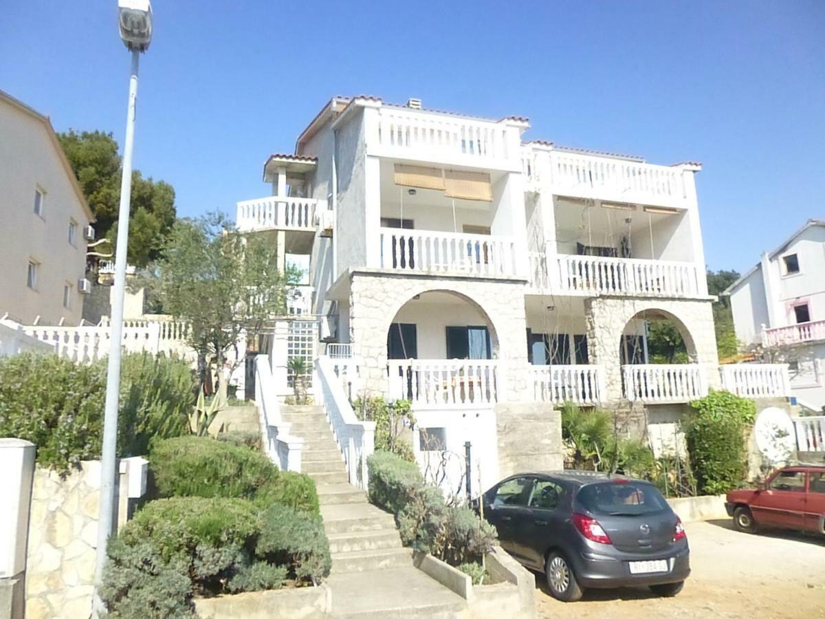 Apartments Vila Lavanda Omisalj ภายนอก รูปภาพ