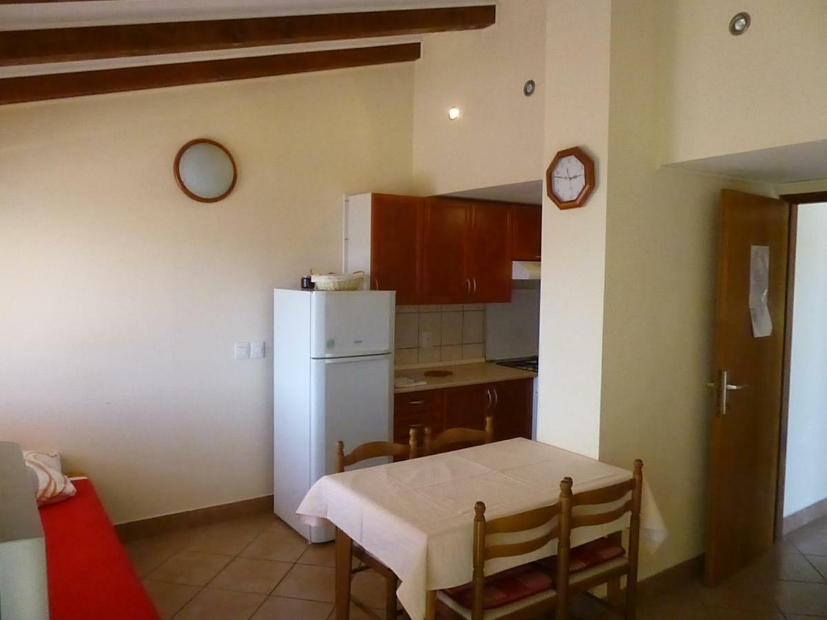 Apartments Vila Lavanda Omisalj ภายนอก รูปภาพ