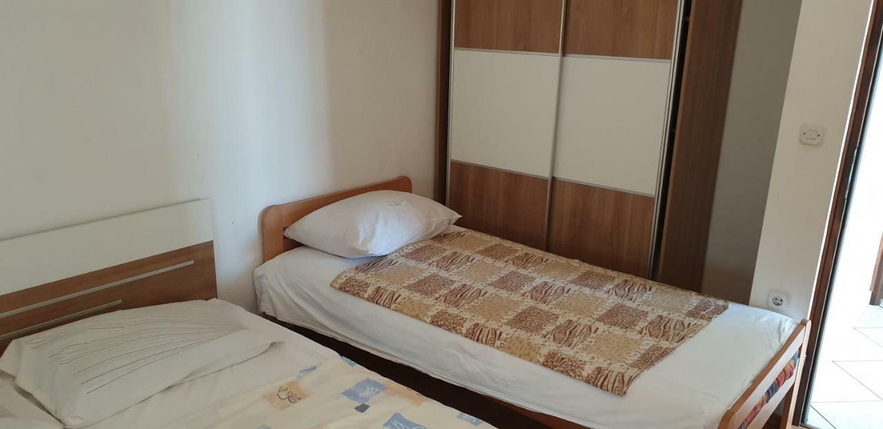 Apartments Vila Lavanda Omisalj ภายนอก รูปภาพ