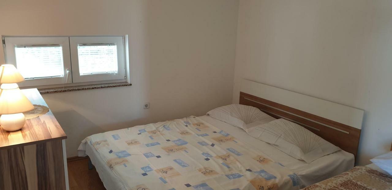 Apartments Vila Lavanda Omisalj ภายนอก รูปภาพ