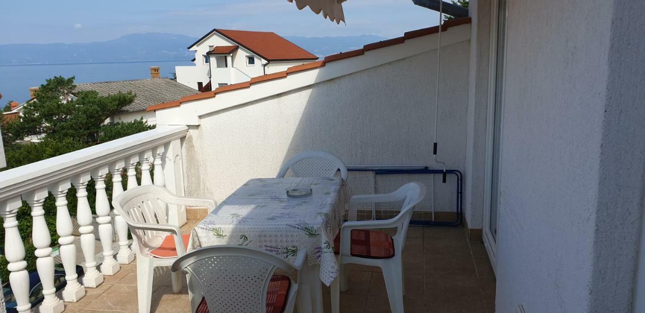 Apartments Vila Lavanda Omisalj ภายนอก รูปภาพ