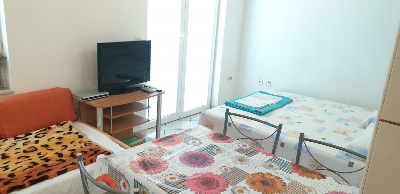 Apartments Vila Lavanda Omisalj ภายนอก รูปภาพ